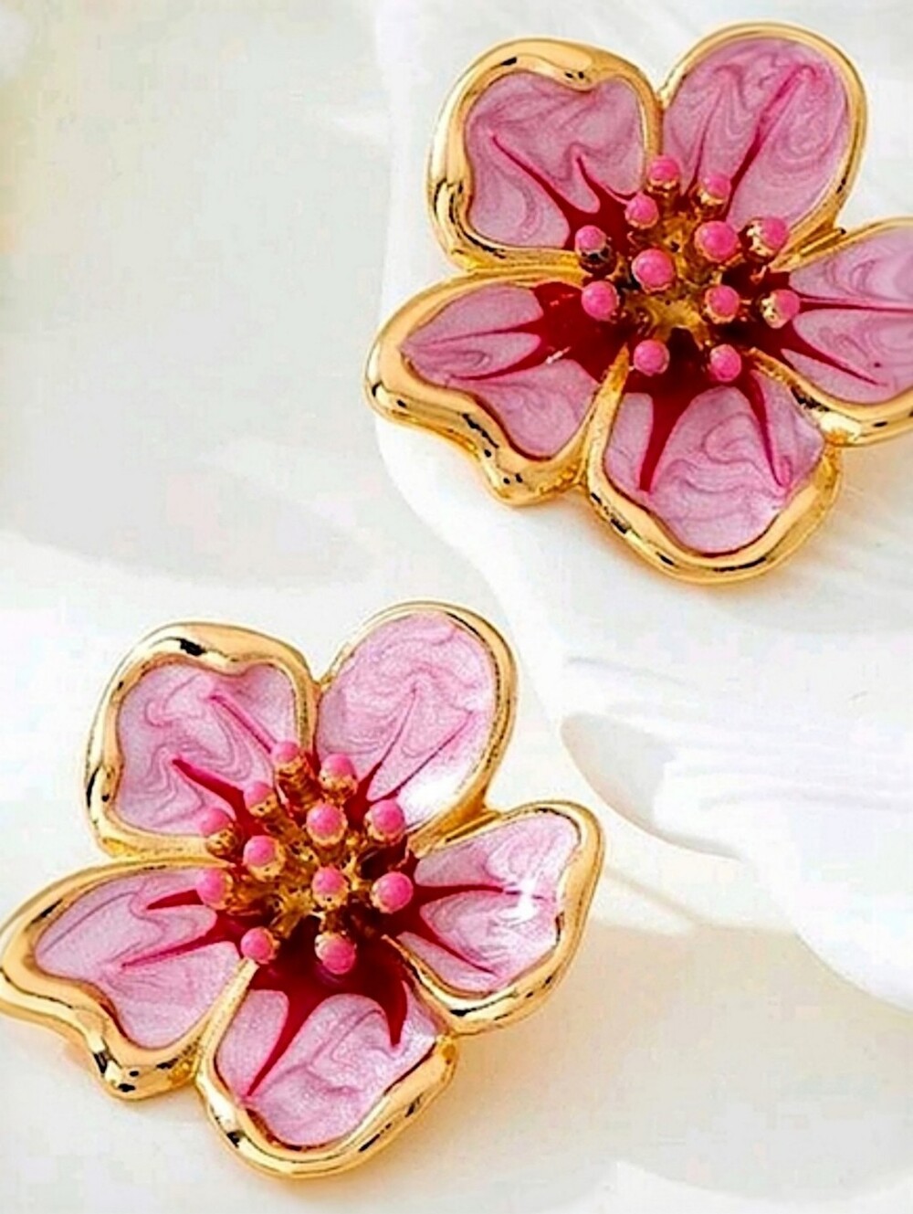 French design gradient rose flower stud earrings; beautiful; NWOT